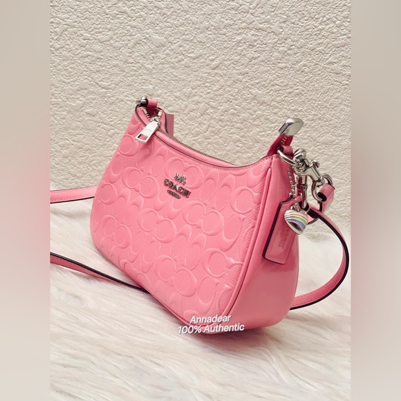 NWT Coach Teri Shoulder Bag In Signature Leather With Heart Charm in Pink CDA98 - Picture 9 of 16